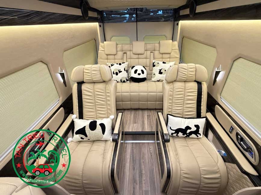 Không gian rộng rãi và siêu êm dòng xe limousine 9 chỗ