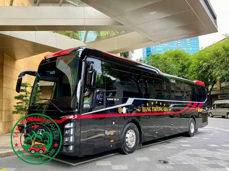 Cho thuê xe limousine 28 chỗ đi Cà Mau