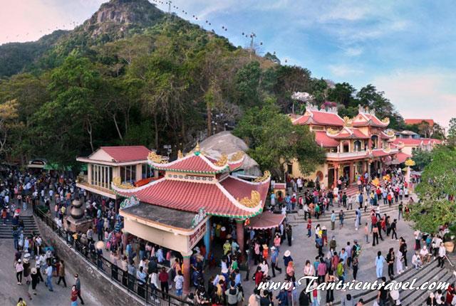 Tây Ninh ngập tràn du khách trong ngày rằm tháng giêng