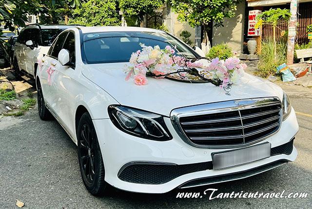 Mercedes E200 chiếc xe hoa rạng ngời trong ngày cưới