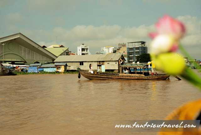 Thuê xe đi chợ nổi Long Xuyên