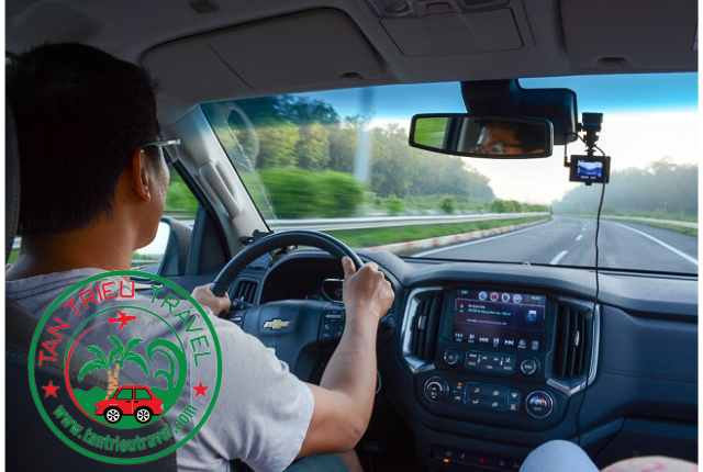 Thuê xe du lịch có tài xế tại TPHCM – Kinh nghiệm và lưu ý