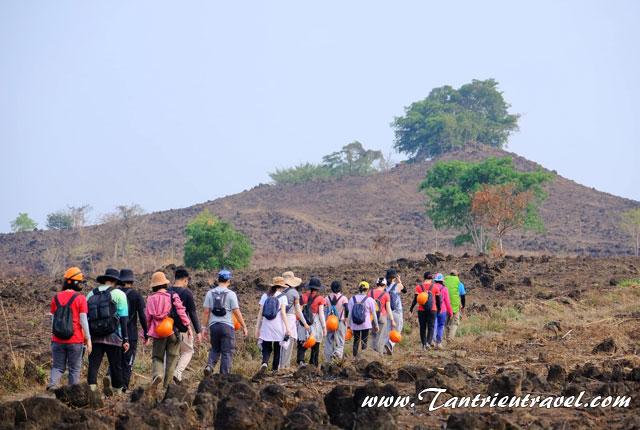 Thuê xe đi trekking núi lửa Chư B'Lưk Đak Nông