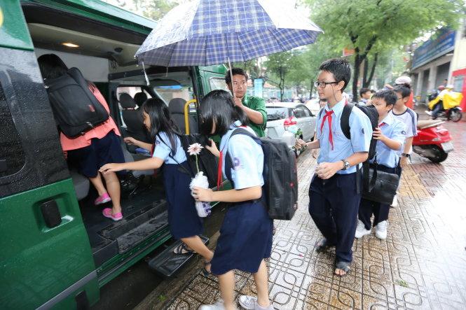 Thuê xe đưa đón học sinh tại TPHCM