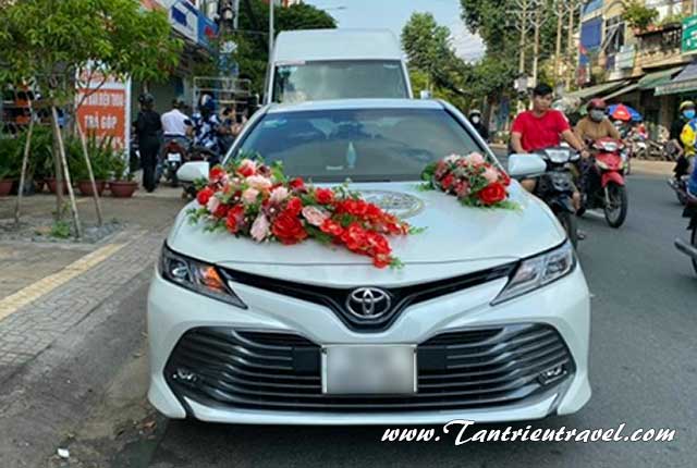Cho thuê xe cưới Toyota Camry 2.5Q giá rẻ tại TPHCM