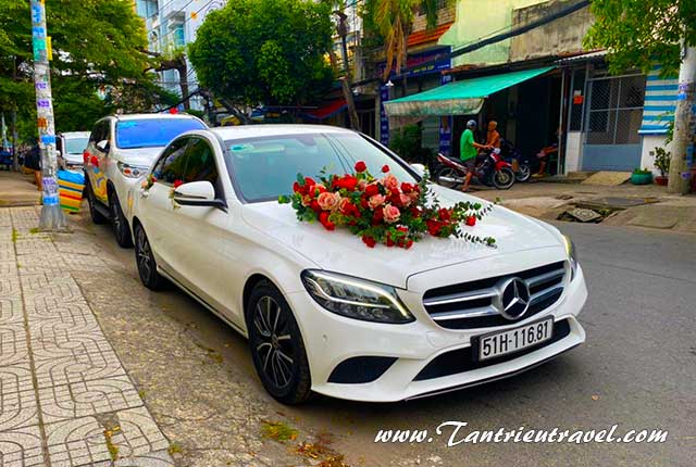 Cho thuê xe hoa cưới Mercedes C200 giá rẻ tại Sài Gòn