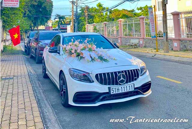 Cho thuê xe hoa cưới Mercedes C63 AMG giá rẻ tại Sài Gòn