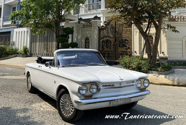 Cho thuê xe hoa cưới cổ mui trần Chevrolet Corvair 1962 tại TPHCM
