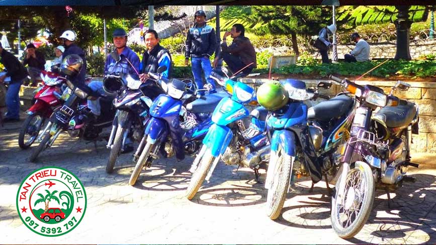 Thoải mái hỏi đường các chú xe ôm, grab mà không sợ làm phiền họ