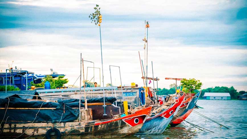Thuê tàu đi chợ nổi Long Xuyên