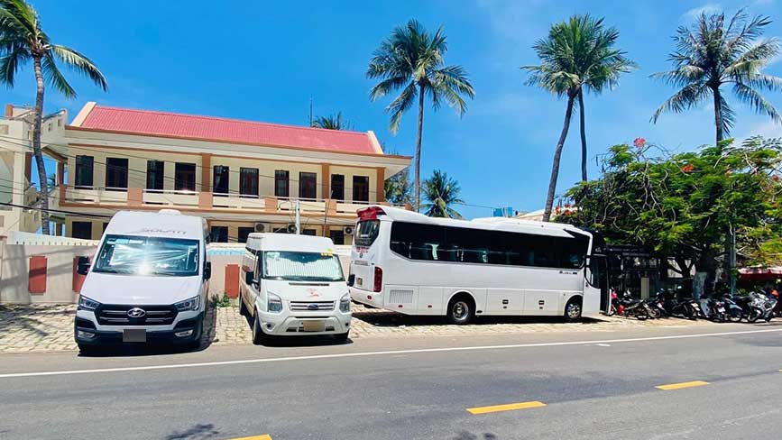 Các dòng xe 16 chỗ và 29 chỗ dễ dàng di chuyển đi đến các điểm du lịch tại Cà Mau