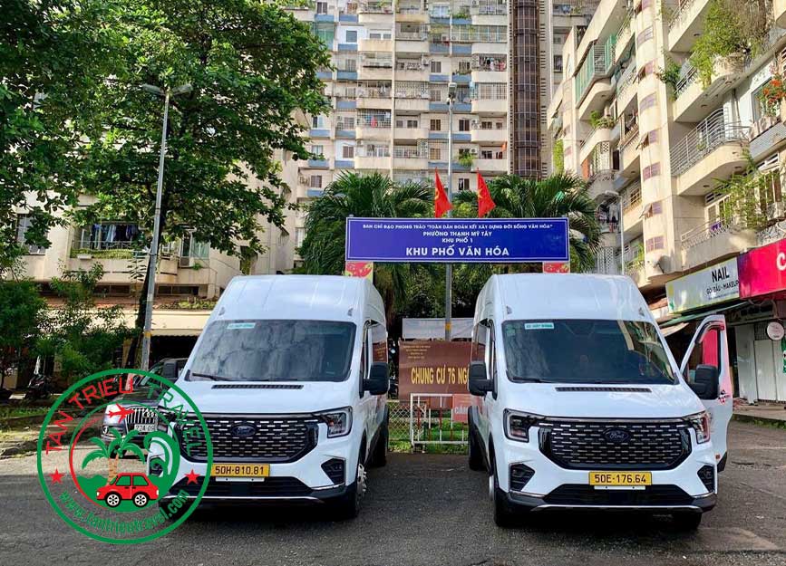 16 chỗ Ford Trasit đời mới cao cấp