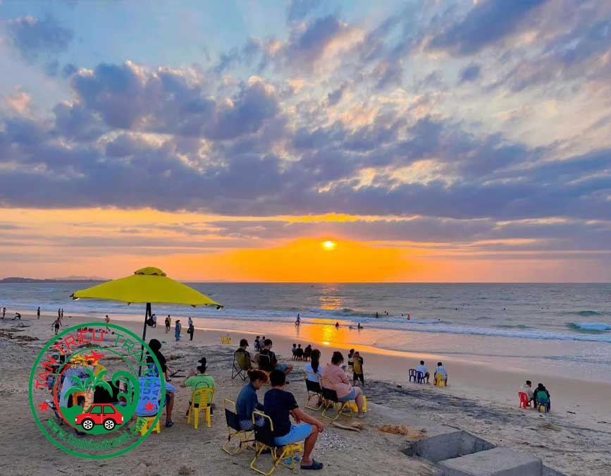 Biển Lagi điểm yêu thích của nhiều du khách