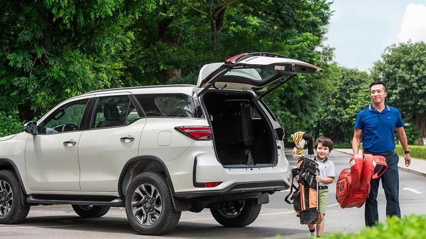 Cốp hành lý rộng rãi cho chuyến đi xa của gia đình bạn