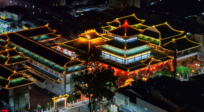 Miều Bà lung linh về đêm