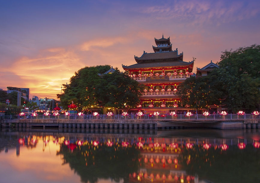 Chùa Pháp Hoa lung linh trong ánh hoàng hôn