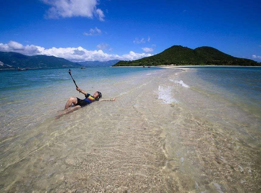 Tự sướng trên con đường xuyên biển