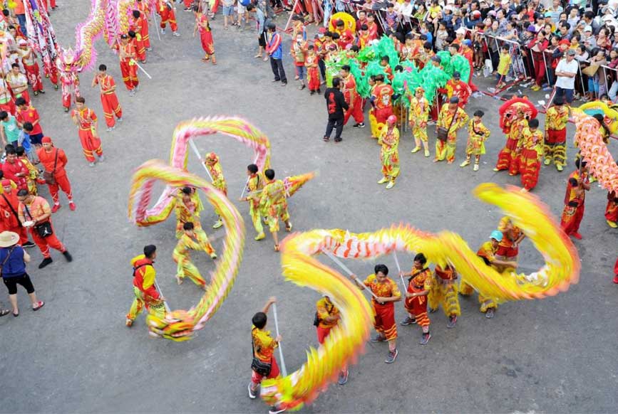 Múa rồng trong lễ hội Dinh Cô