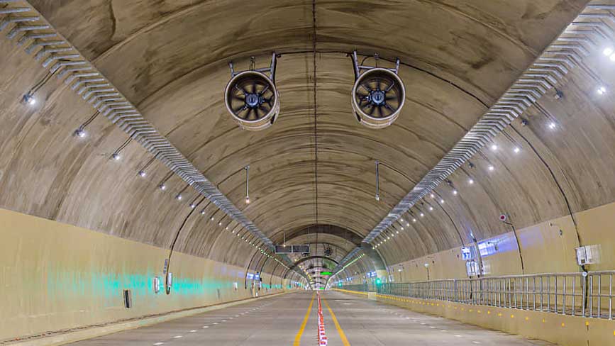 Hầm núi vung là điểm nhấn đặc biệt trên cao tốc này