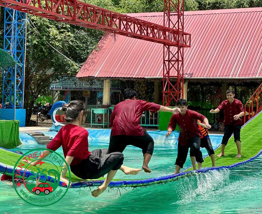 Vui chơi tại vườn Xanh Bến Tre