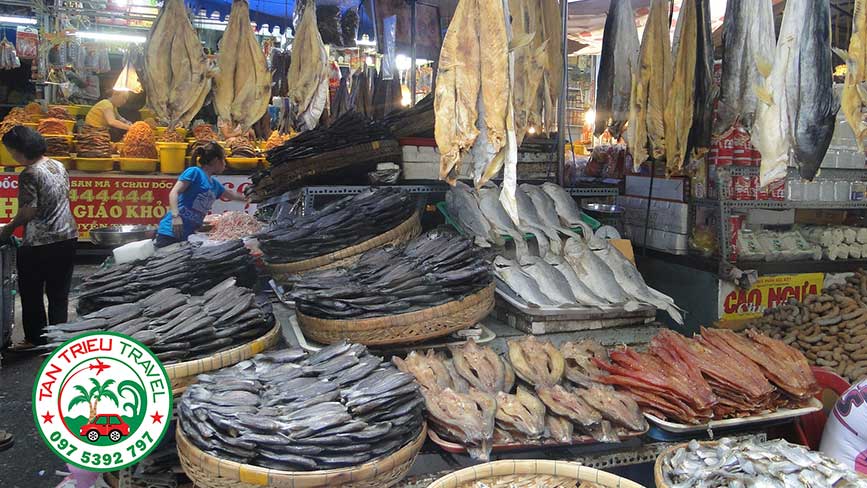 Ghé mua các đặc sản khô cá trong chợ Châu Đốc
