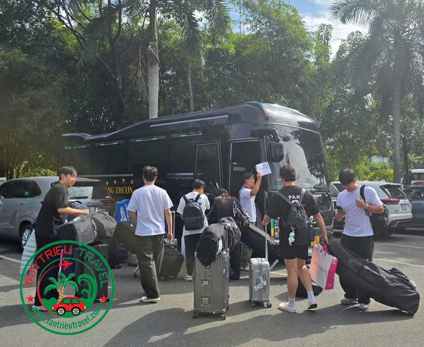 Đặt xe limousine 15 chỗ đi Mũi Né