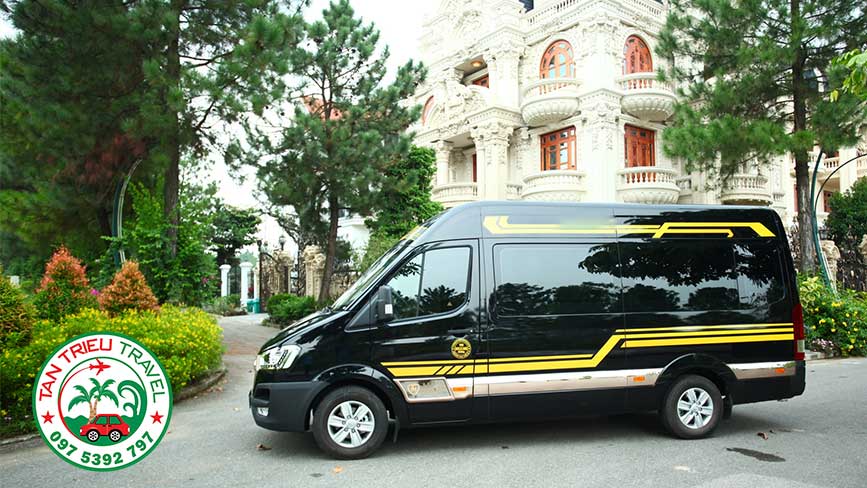 Đặt limousine 9 chỗ giá rẻ tại Tân Triều Travel