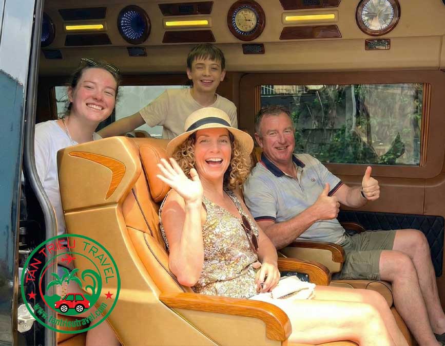 Tiện nghi - thoải mái là tiêu chí khi khách chọn thuê xe limousine 9 chỗ