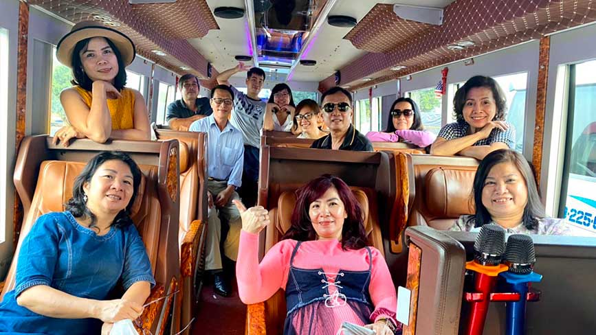 Sự tiện nghi và đẳng cấp là điều mà khách hàng chọn thuê xe limousine đi Ninh Chữ - Vĩnh Hy