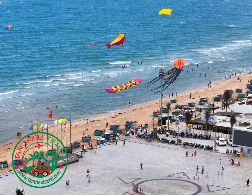 Tham quan Quảng Trường Phước Hải