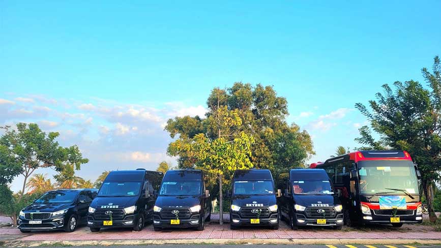 Đa dạng các dòng xe limousine cao cấp tại công ty Tân Triều Travel
