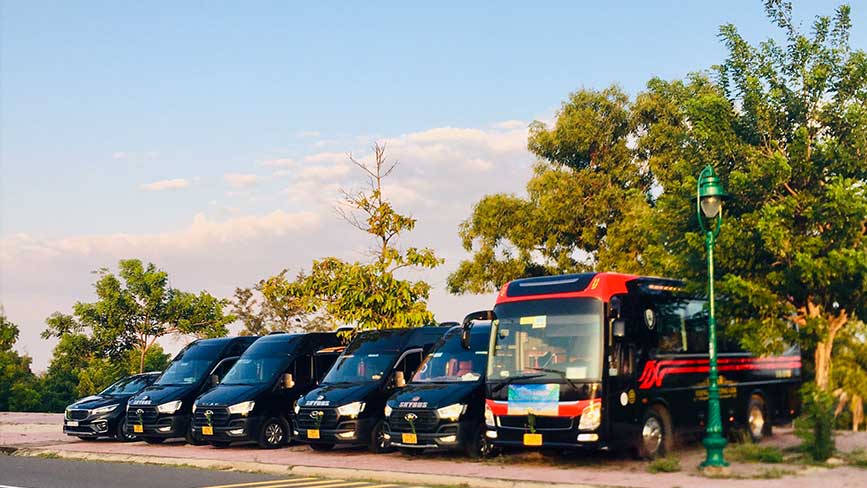 Các dòng xe limousine đa dạng từ 9-11-16-19 chỗ của Tân Triều Travel