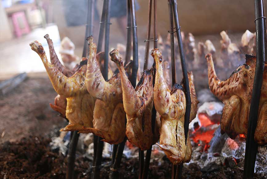 Đặc sản trứ danh, gà nướng Bản Đôn