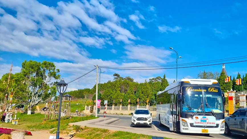 Các dòng xe 45 chỗ đời mới và chất lượng khi thuê tại Tân Triều Travel
