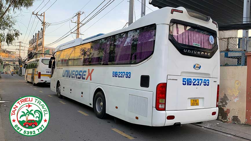 Đặt thuê xe du lịch 45 chỗ cùng Tân Triều Travel