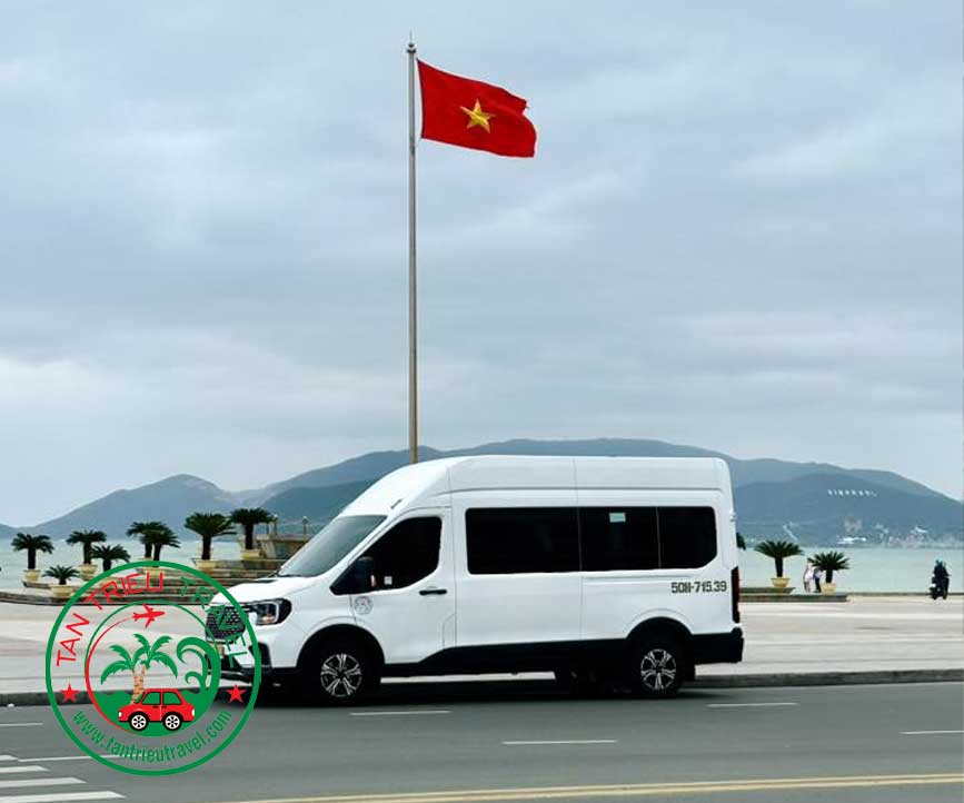 Thuê xe 16 chỗ đi du lịch cùng gia đình