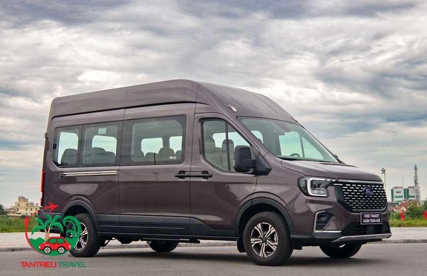 Diện mạo Ford Transit bảng Premium