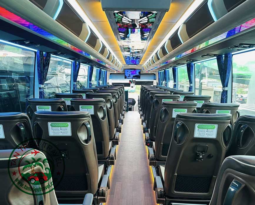 Nội thất rộng rãi là điểm mạnh của xe 29 chỗ