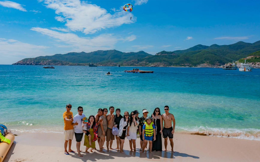 Tắm biển và tham quan vịnh