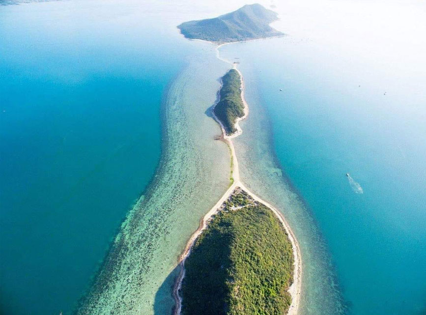 Đảo Điệp Sơn nổi tiếng với con đường xuyên biển