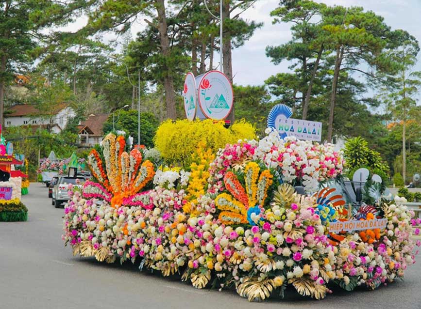 Xe hoa tô vẽ cho Festival Đà Lạt