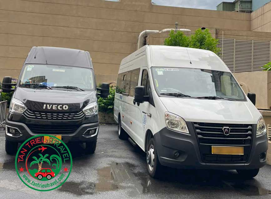 Cặp đôi 18 chỗ Iveco Daily Plus và Gazelle