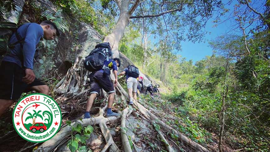 Chinh phục Núi Bà Đen bằng con đường Trekking