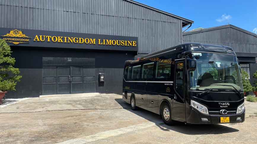 Limousine 16 chỗ của hãng Auto Kingdom