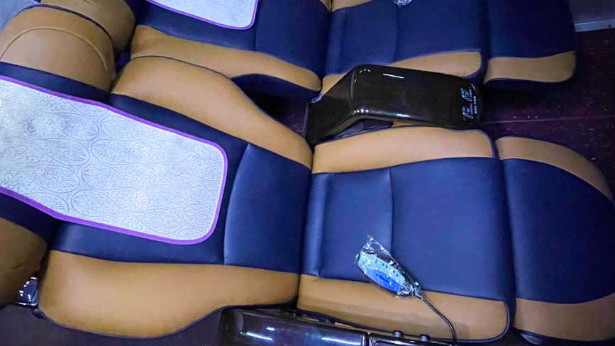 Ghế massage trên dòng limousine 29 chỗ
