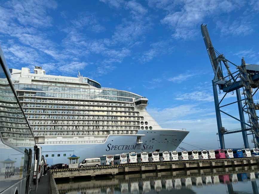 Đón rước khách du thuyền đi du lịch Hàm Thuận Nam