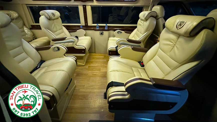 Dcar limousine Ford với 4 ghế xoay chính giữa bản tiêu chuẩn