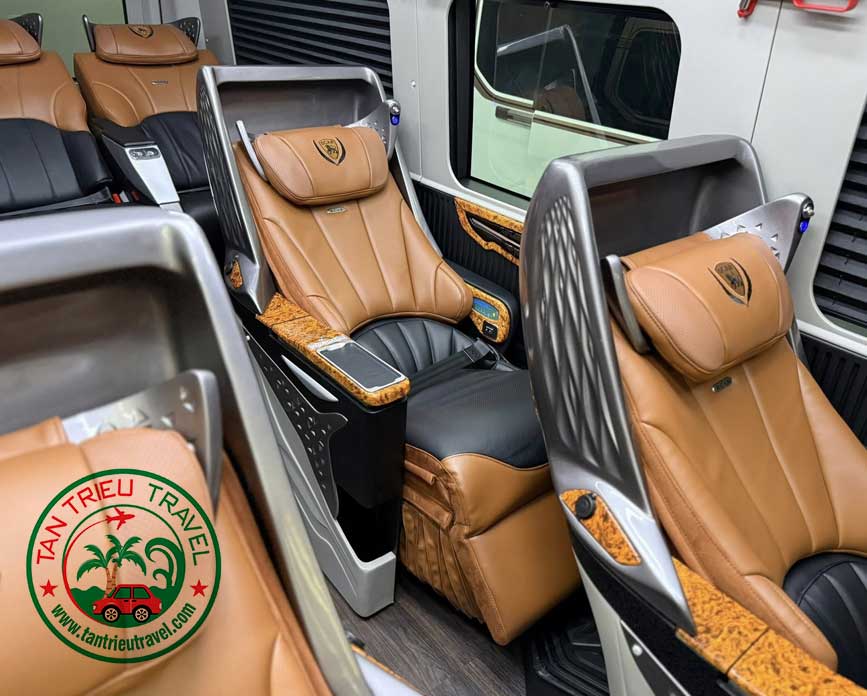 Hiện đại và đầy tính năng là ưu điểm của xe limousine