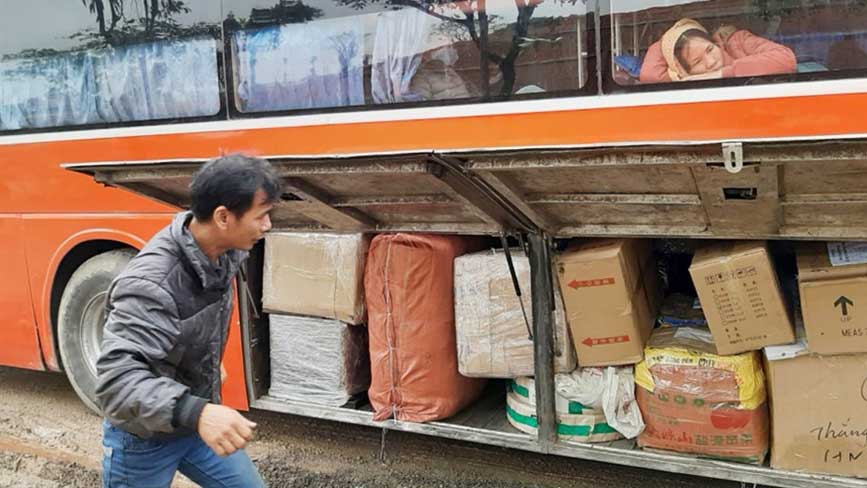 Chất hành lý lên xe giường nằm