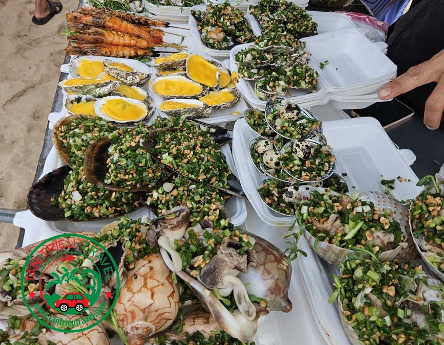 Thưởng thức hải sản tươi sống đa dạng